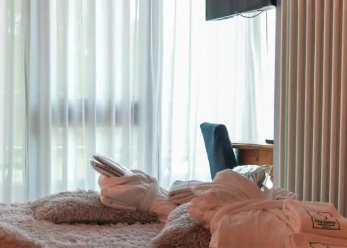 アパートホテル Shackleton セストリエーレ