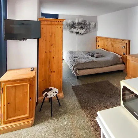 Shackleton Apartahotel 4*